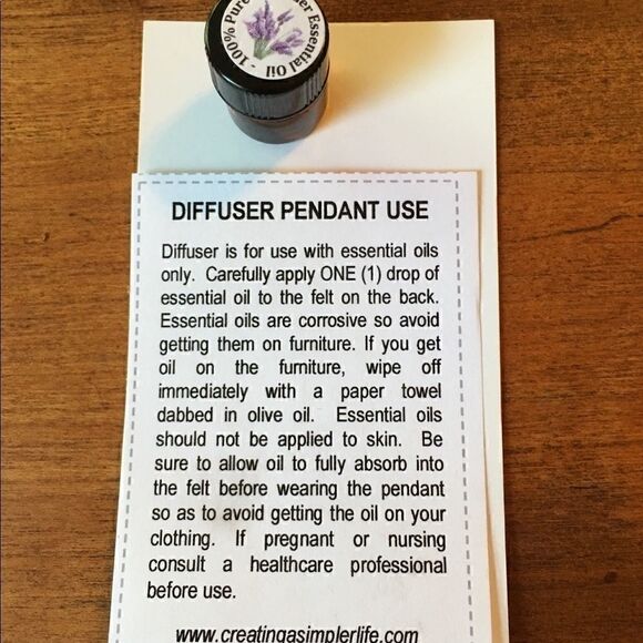 Hand made Mandala pendant with essential oil - Picture 3 of 5